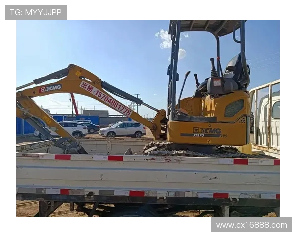 挖掘机室内微挖破碎地坪